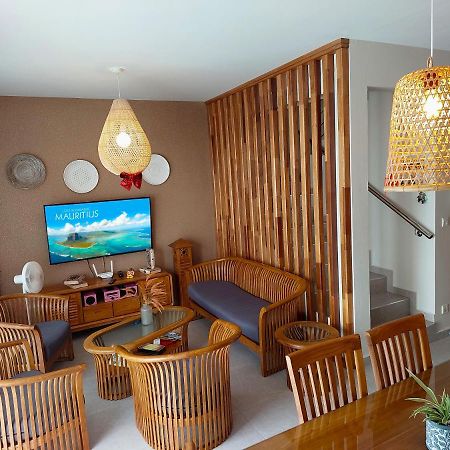 Golden Square Villa & Private Pool Flic en Flac Ngoại thất bức ảnh