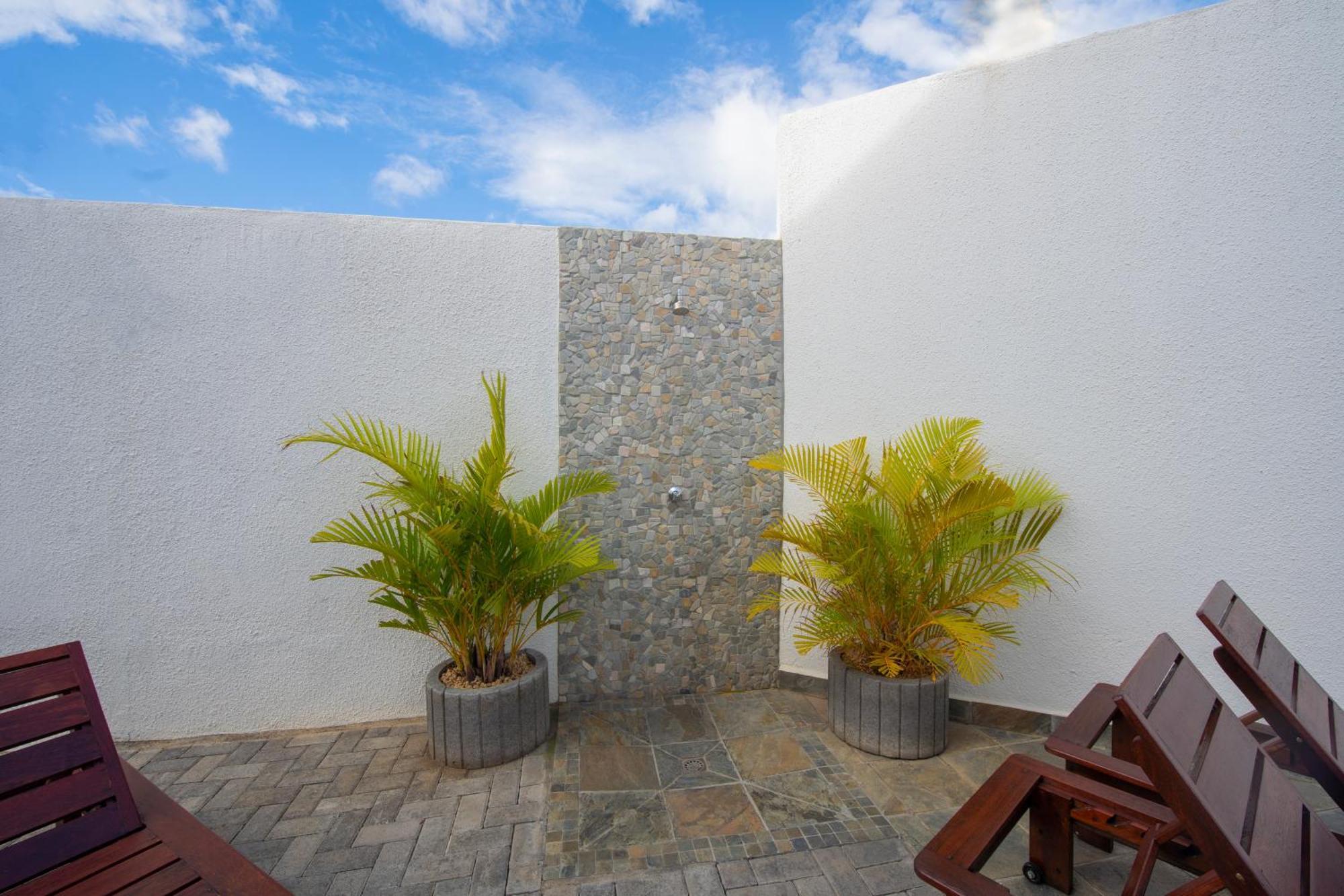 Golden Square Villa & Private Pool Flic en Flac Ngoại thất bức ảnh